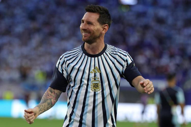 Supplementari epici, l’Argentina piega un eroico Capo Verde 3-2. Messi segna ancora
