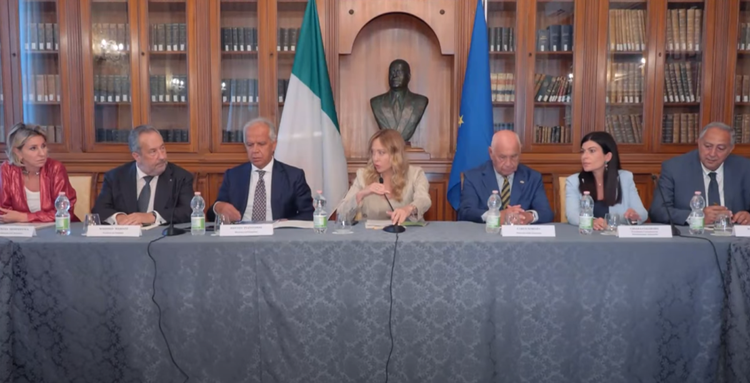 Fermata la banda dei kalashnikov che terrorizzava Palermo. Meloni: "Ora controlli straordinari, forse anche con l'Esercito"