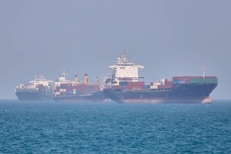 Petrolio, scorte in esaurimento a ritmo record. Il nodo Hormuz