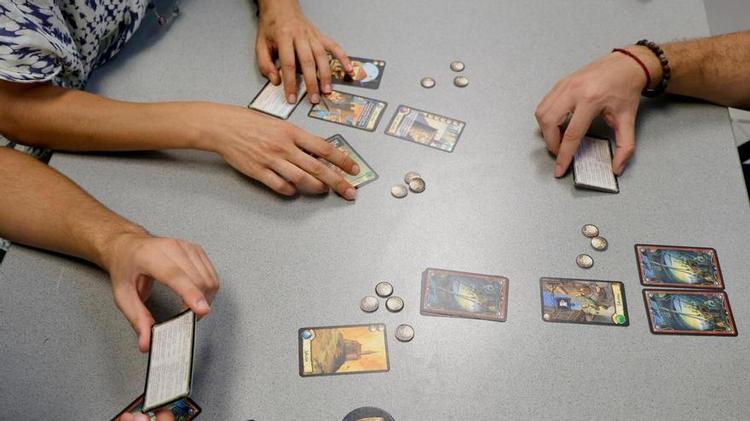 Verano, playa y...juegos de mesa 'de mano' para disfrutar pese al calor