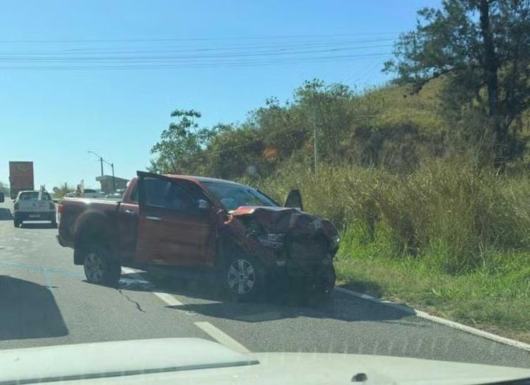 Acidente entre carros deixa feridos na BR-393, em Barra do Piraí
