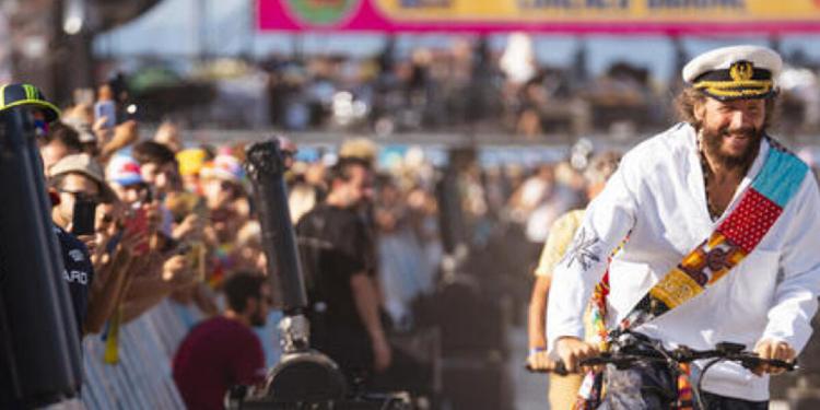 "Pezzo di amianto nell'area del concerto", annullato lo show di Jovanotti a Barletta