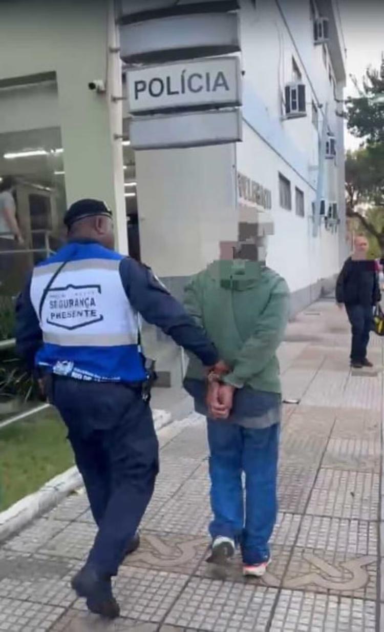 Idoso é preso por suspeita de furto em Volta Redonda