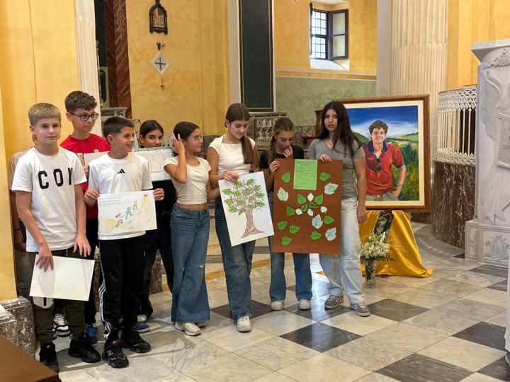 🏫💒Le classi della scuola primaria e della secondaria di primo grado riunite nella Chiesa Madre di Gioiosa Marea per l’...