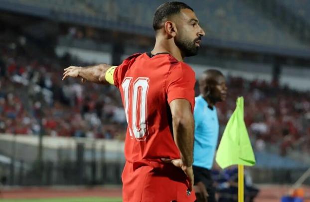 محمد صلاح يدرس اعتزال اللعب الدولي مع منتخب مصر
