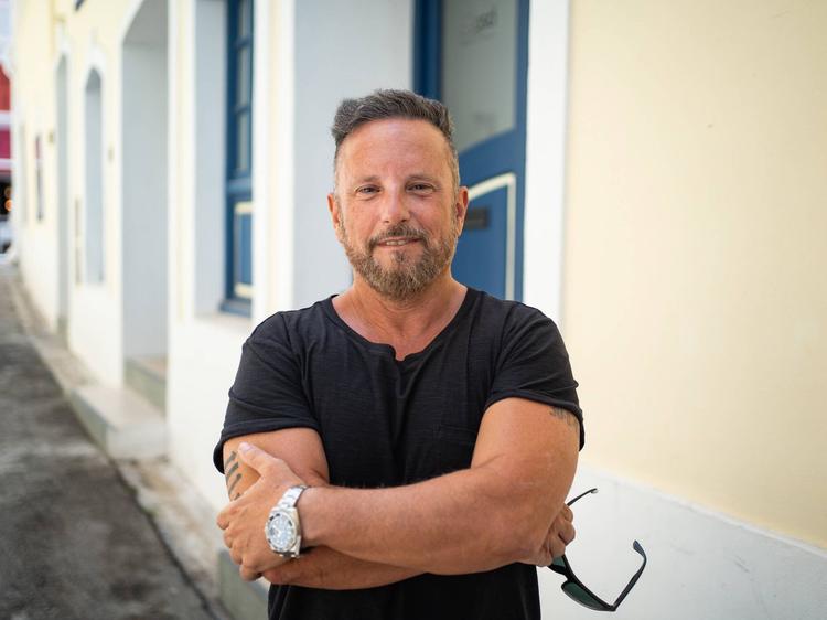 Christian Viñales, residente en Gibraltar, posa para El Confidencial. (F. R.)