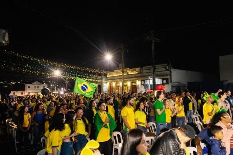 Fim de semana tem arraiás, cinema, teatro e transmissão do jogo do Brasil x Noruega