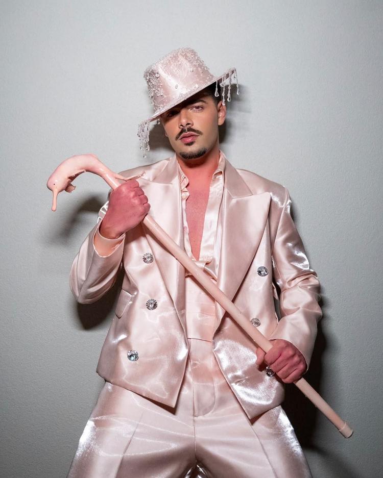 Pedro Sampaio Transforma Lenda do Boto-cor-de-rosa Em Looks para o Baile de Halloween da Sephora