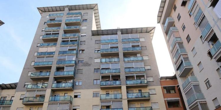 Terrore a Torino: tenta di uccidere la compagna, la crede morta e si suicida. Lei si salva con la figlia di un anno