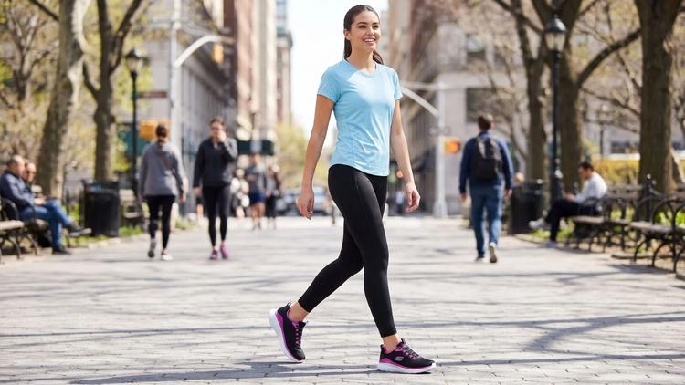 Nadie que se pruebe estas zapatillas se las vuelve a quitar: las Skechers que tienen ahora mismo un 42% de descuento en Amazon