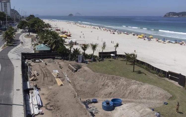 PF faz buscas na Barra em operação contra a ocupação ilegal na Praia do Pepê