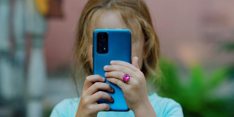 Social vietati sotto i 13 anni, la proposta Ue: account solo dai 15
