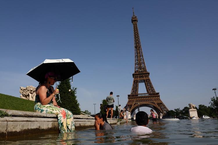 Torre Eiffel ficou mesmo 10 centímetros mais alta por causa do calor? Entenda o que diz a física
