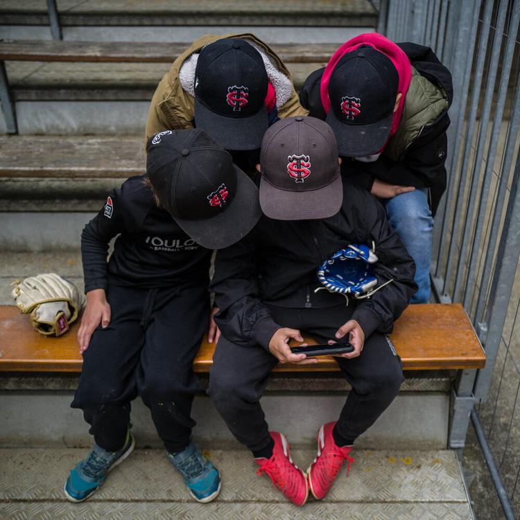 L'Alto Adige va verso il divieto dei social per gli under 15