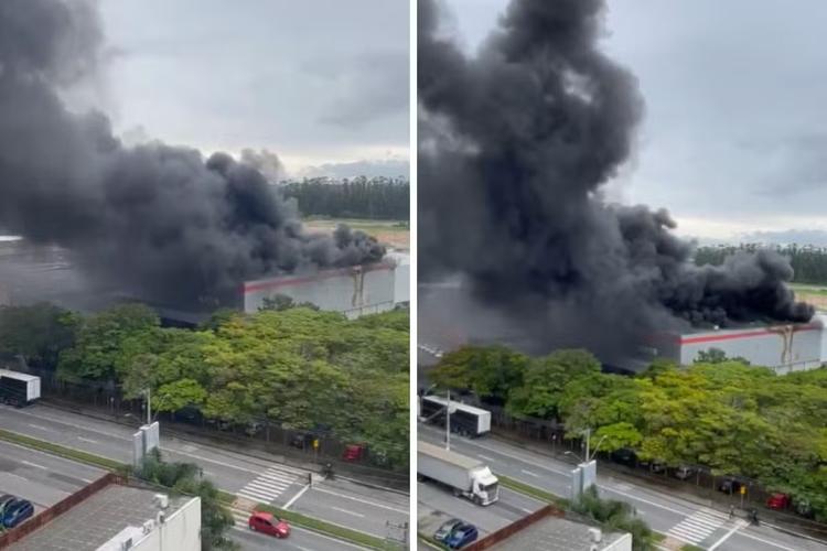 Vídeo: Incêndio atinge fábrica em Jacareí e provoca coluna de fumaça