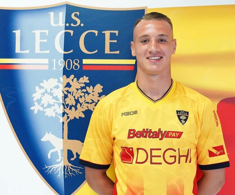 Lecce, esercitato il riscatto per Camarda: ora la decisione spetta al Milan