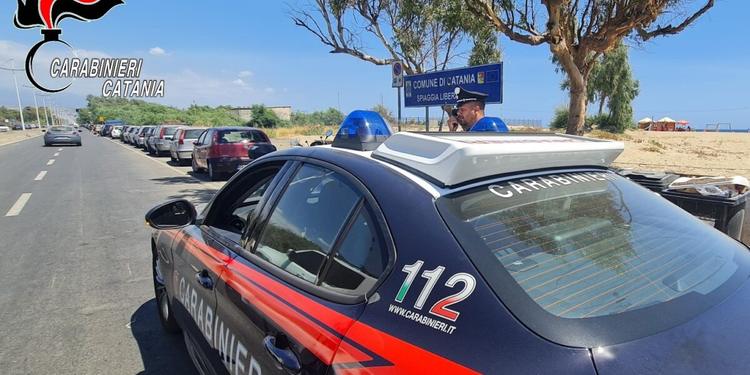 Ladro in azione in casa scoperto dal proprietario a Ramacca, ferito a coltellate