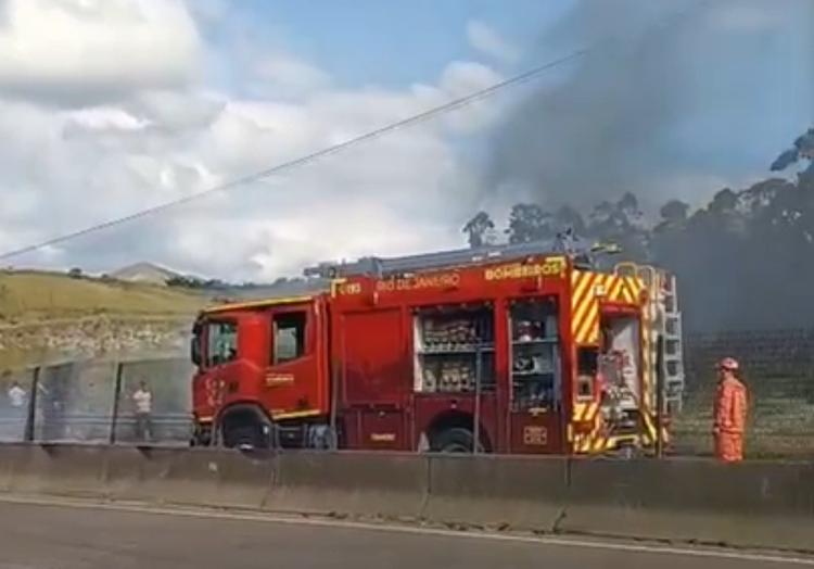 'Eu só lembrei de sair correndo': testemunhas relatam explosão de carreta com gás na Via Dutra