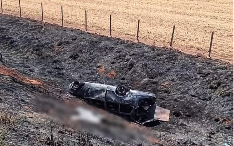 Três pessoas morrem após carro capotar e pegar fogo na GO-568, dizem Bombeiros