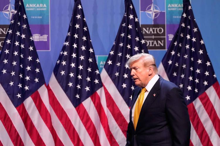 Attacchi agli alleati, poi "amore". Trump e il summit delle giravolte