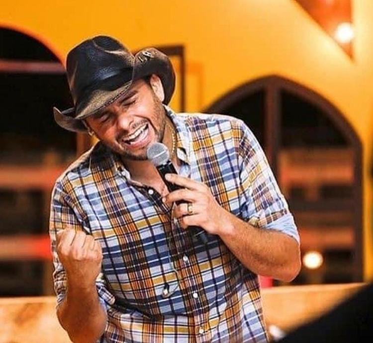 Mano Valter, Kátia e Aduílio e Devinho Novaes estão na programação da festa ‘Arrastapé do 18’ em Aracaju