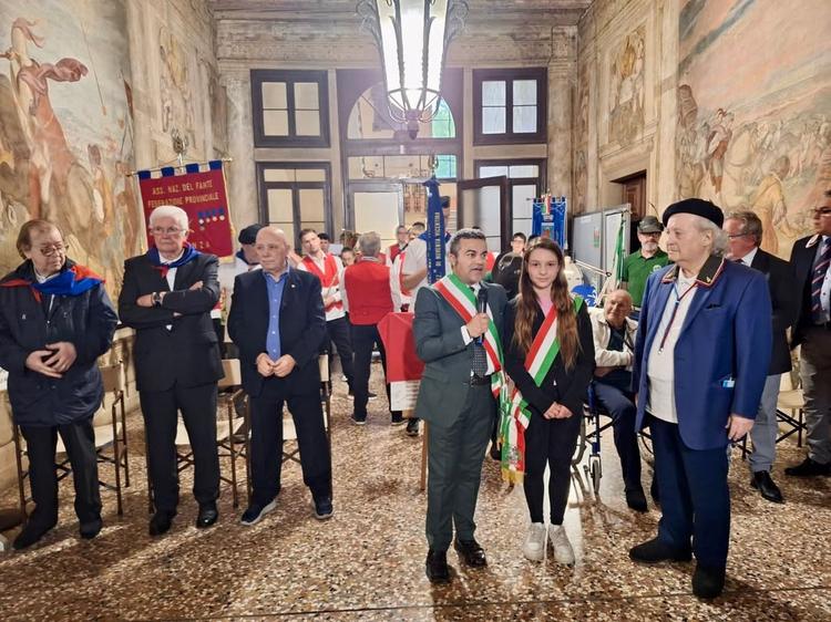 UNA STELE PER LA MEMORIA DEI SINDACI DI NOVENTA VICENTINA Un segno tangibile della storia amministrativa della comunità...