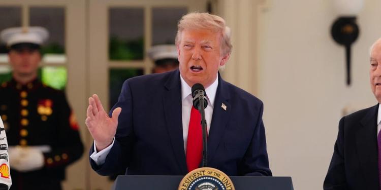 Trump annuncia nuovi raid contro l'Iran: «Bombarderemo il sito nucleare segreto»