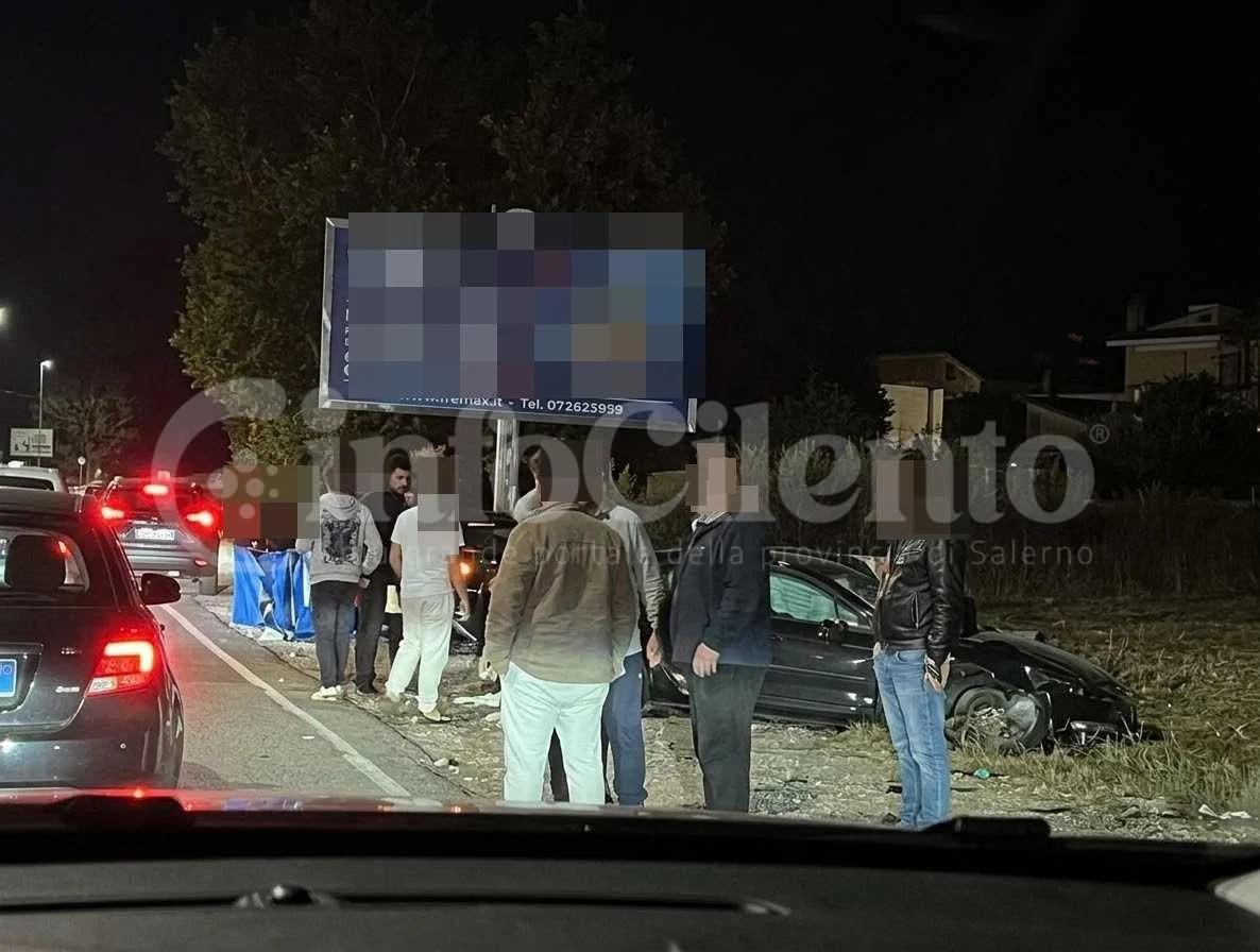 Incidente ad Atena Lucana sulla SS19, scontro tra due auto: ferita una ragazza