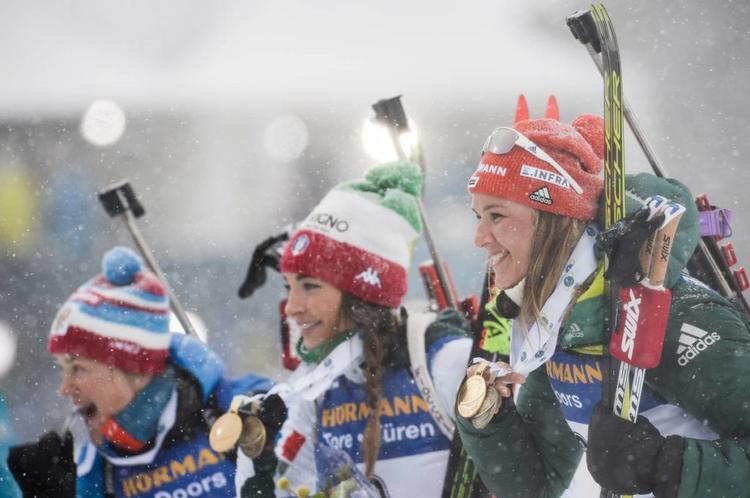 BIATHLON - L’Italienne Dorothea Wierer a dompté les éléments pour remporter son premier titre mondial sur la mass-start d’Östersund disputée dans le vent suédois. La Russe Yurlova et l'Allemande Herrmann ont pris l'argent et le bronze.