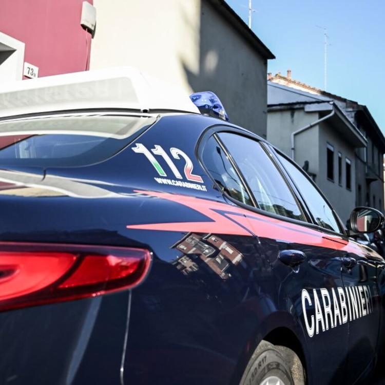 Corpo carbonizzato di una donna sul balcone di casa, arrestata la figlia
