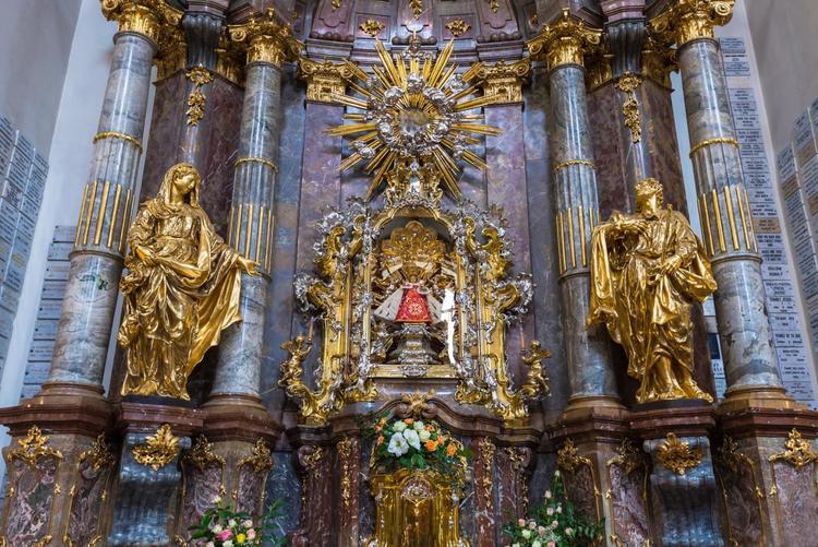 La parroquia de San Juan Bautista y San Andrés de Coín peregrina a Praga y Viena