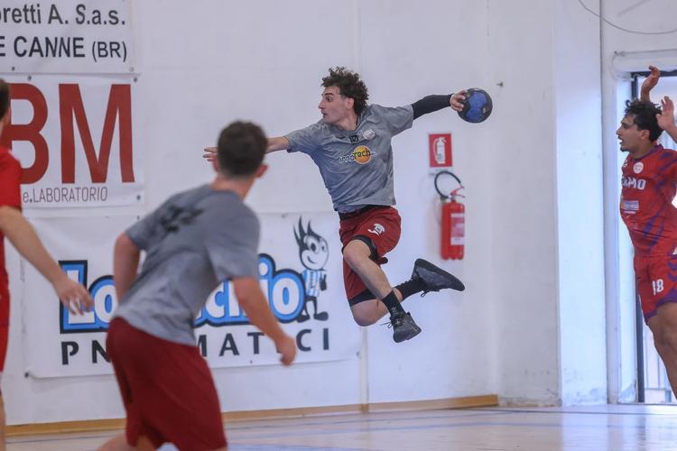Pallamano A/M Silver, Serra Fasano: beffa nel finale, Teramo vince a pochi secondi dal termine