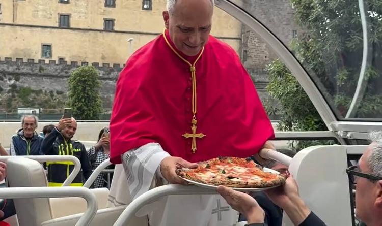 Papa Leone XIV, a Napoli la pizza dedicata a lui. Il video di Pascal Vicedomini