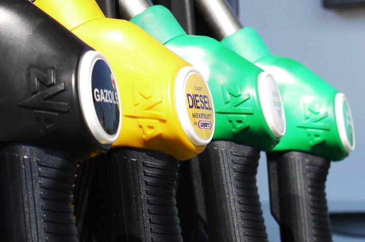 Caro carburante, a Milano il record con il gasolio a 2,7 euro al litro