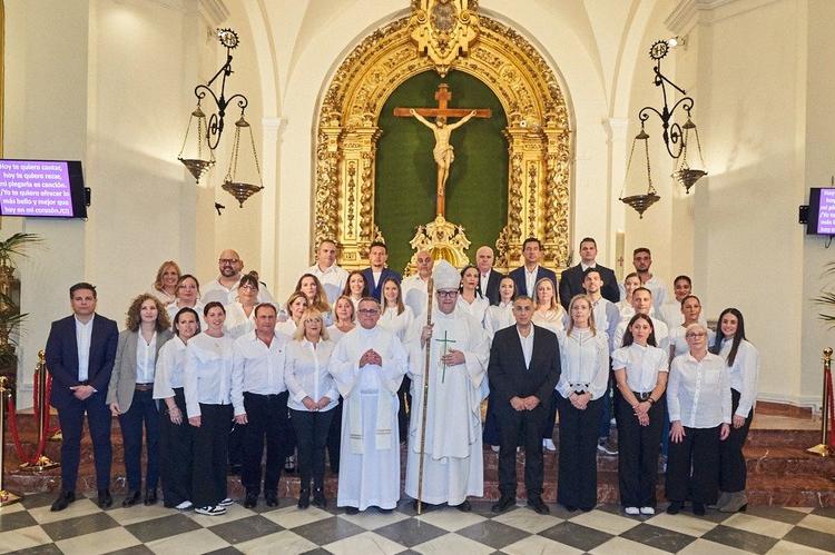 NERJA. Confirmación de 38 adultos en la parroquia de El Salvador