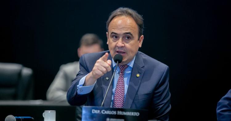 Carlos Humberto propõe aumento da gratificação mínima para policiais que atuam em colégios cívico-militares