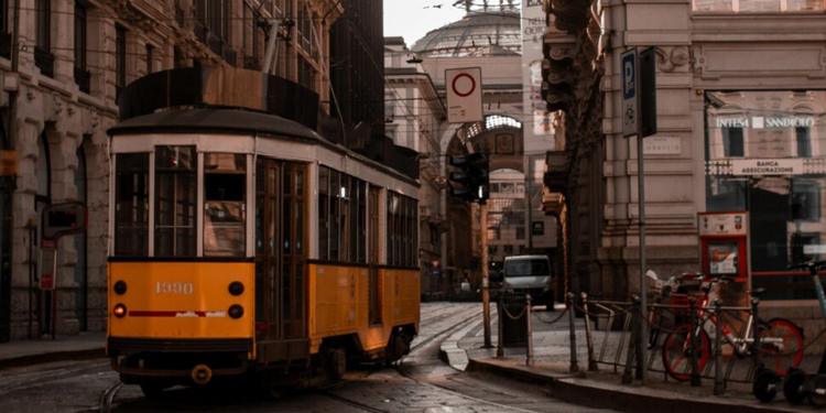 Chat sessiste tra dipendenti Atm Milano con immagini di parti intime di donne