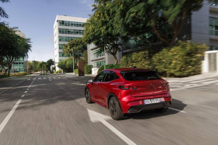 Renault Clio E-Tech: guarda tutte le foto 8