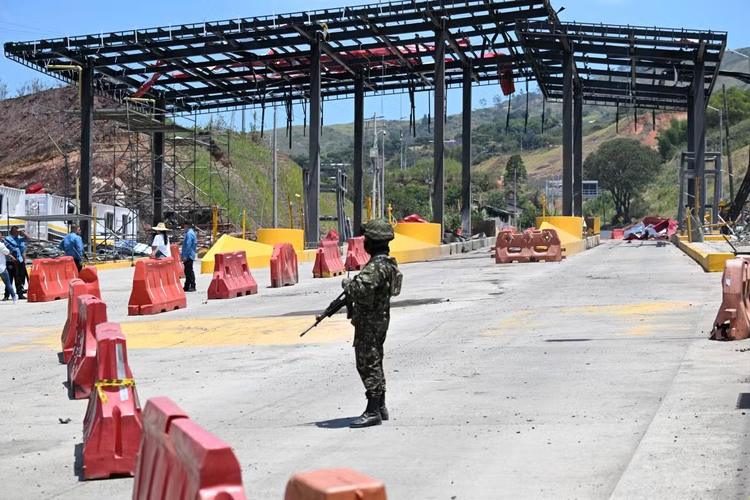 Atentados marcam primeiro dia do novo governo na Colômbia
