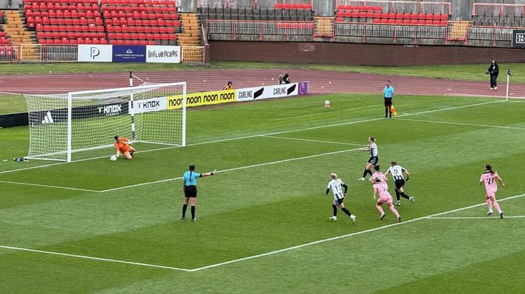 Martha Thomas Penalty MIss Newcastle United Women v Sunderland Subway Players Cup