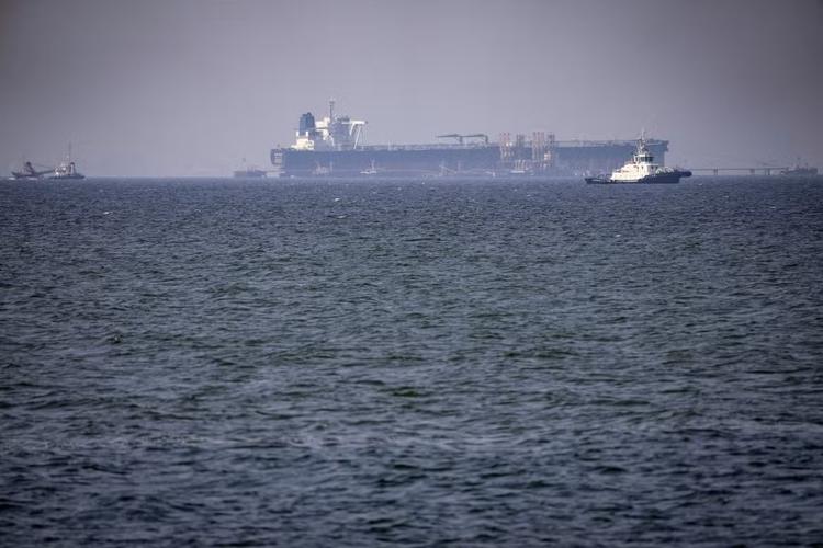 Petróleo passa de US$ 96 e amplia temor sobre inflação global