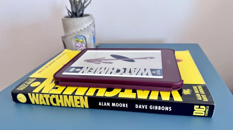 amazon kindle colorsoft on top of watchmen graphic novel