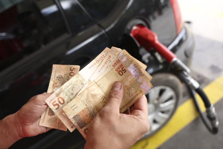 Projeto de lei quer obrigar postos de combustível a detalhar lucro na nota fiscal ao consumidor