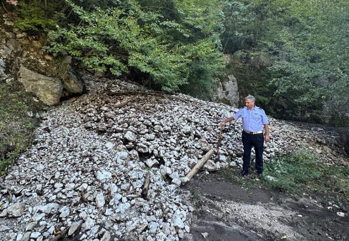 Valle dell’Angelo, frana in località Festolaro: strada chiusa al traffico