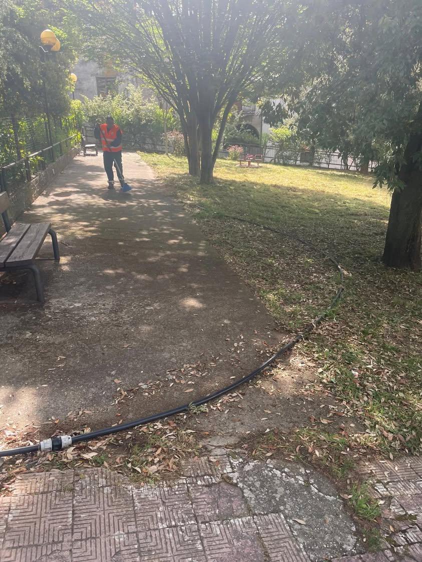 Taglio erba al parco di Via Paolo Borsellino