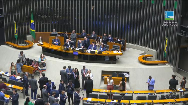 Congresso aprova projeto com série de despesas fora do teto de gastos