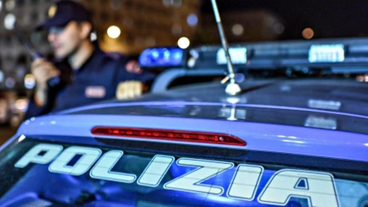Aggressione nella notte a Firenze: clochard picchiato brutalmente in via Pietrapiana