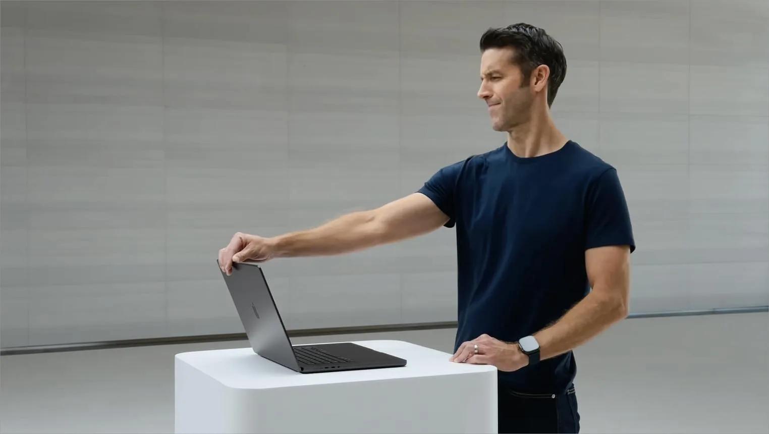 Apple préparerait le lancement de l’iPhone pliable pour installer John Ternus