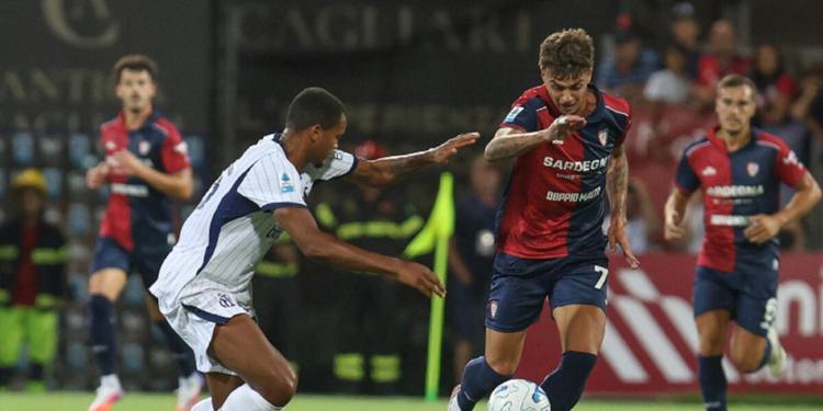 Cagliari-Inter 0-1: gol di Calhanoglu, Chivu aggancia la vetta