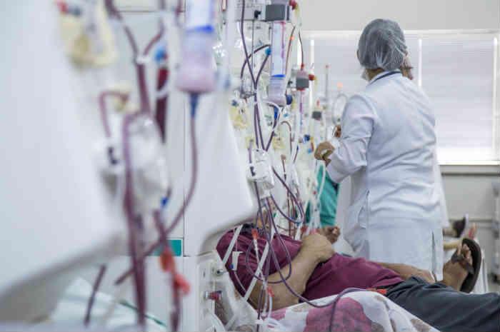 Sanificazione della postazione in emodialisi tra due pazienti